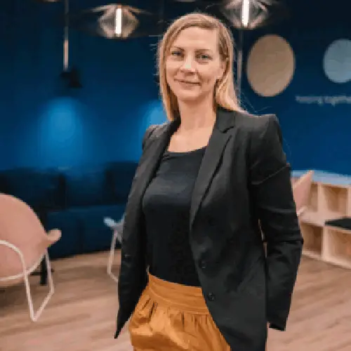 Portrait Julia Wagner - General Manager und Head of Sales