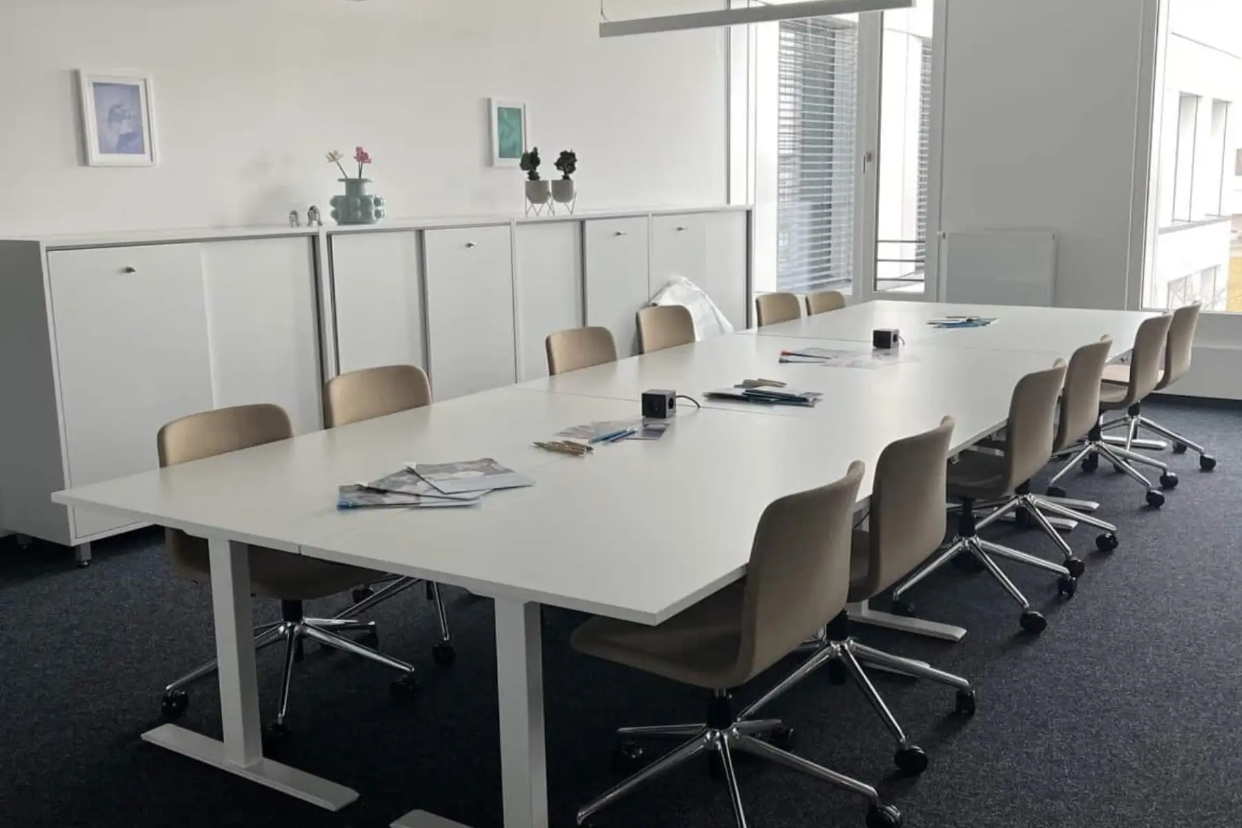 Meetingraum Goldenrod im Satelliten Gilching in München | 1000 Satellites bietet Eventmöglichkeiten in München, Hamburg und der Region Rhein-Neckar