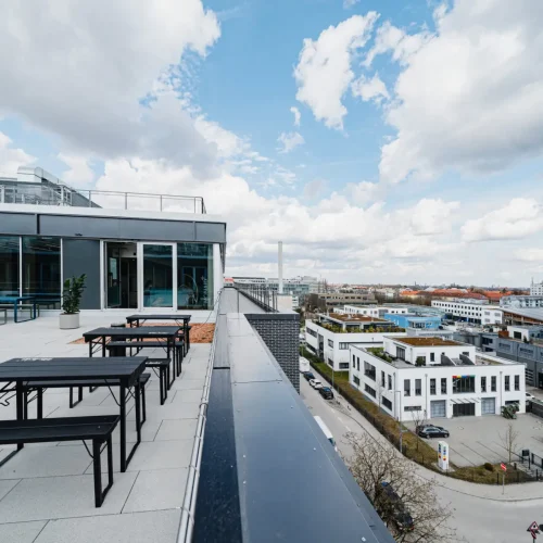 Dachterasse des Satelliten SoHo in München-Obersendling | | 1000 Satellites bietet Eventmöglichkeiten in München, Hamburg und der Region Rhein-Neckar