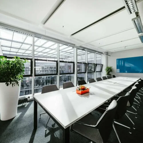 Meetingraum Karl-Valentin im Satelliten Theresienhöhe in München | 1000 Satellites bietet Eventmöglichkeiten in München, Hamburg und der Region Rhein-Neckar