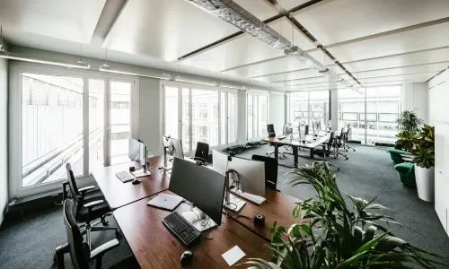 Coworkingbereich im Satelliten München Theresienhöhe von 1000 Satellites